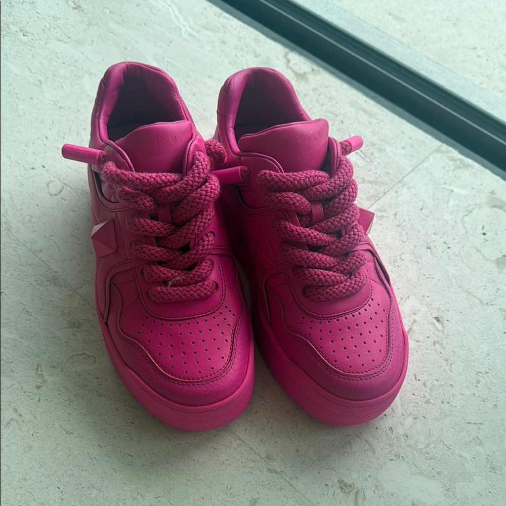 Valentino Pink Sneakers Sporty Low-Top Design